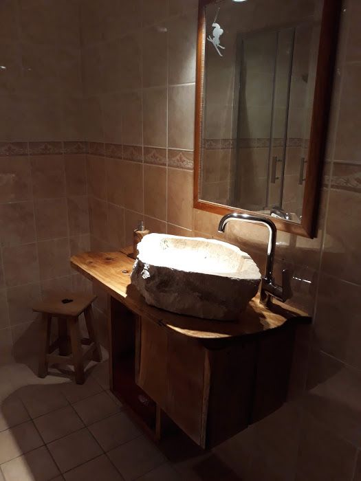 Salle d'eau RdC douche, lavabo, wc / Badkamer begane grond: douche, wastafel en toilet